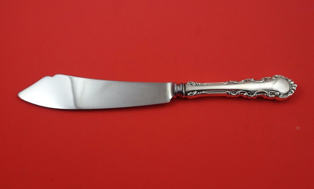 Reed & Barton Georgian Rose Sterling Silver Cake Knife 10 3/4": Reed & Barton Georgian Rose Sterling Silver Cake Knife 10 3/4" This exquisite cake knife features the elegant Georgian Rose pattern by Reed & Barton, crafted from high-quality sterling silver. The kni
