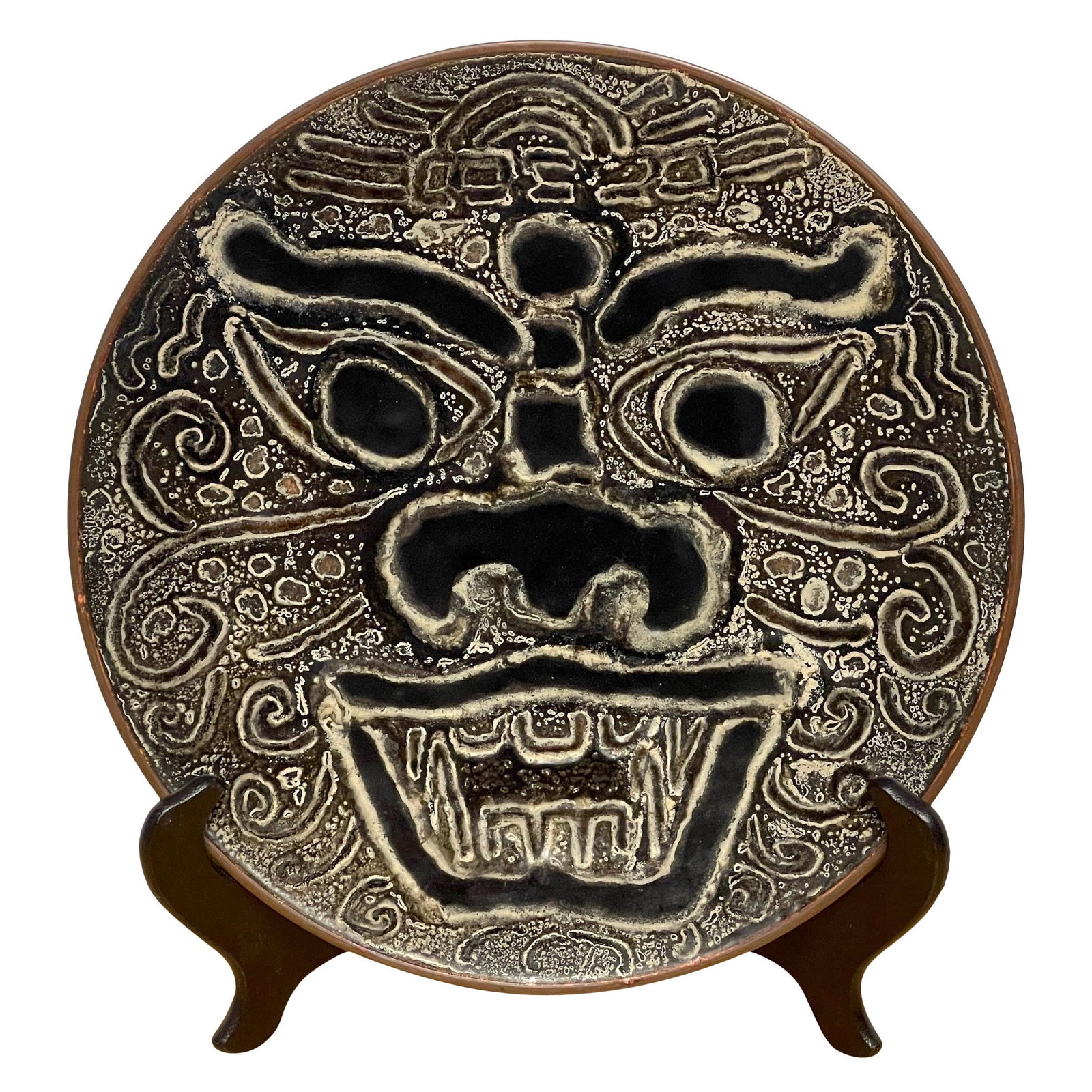 Modern Chinese Export Enamel Foo Dog Charger with Stand: Modern Chinese Export Enamel Foo Dog Charger with Stand This exquisite Modern Chinese Export charger features a beautifully enameled foo dog motif, showcasing intricate craftsmanship typical of the 19