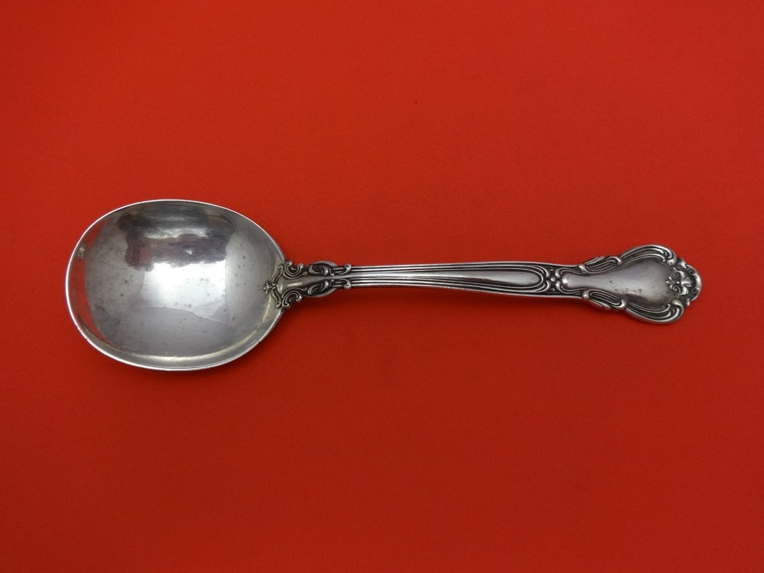Gorham Chantilly Sterling Silver Gumbo Soup Spoon 6.75 Inch: Gorham Chantilly Sterling Silver Gumbo Soup Spoon 6.75 Inch This exquisite gumbo soup spoon, measuring 6 3/4 inches, is crafted from high-quality sterling silver and showcases the elegant Chantilly pa