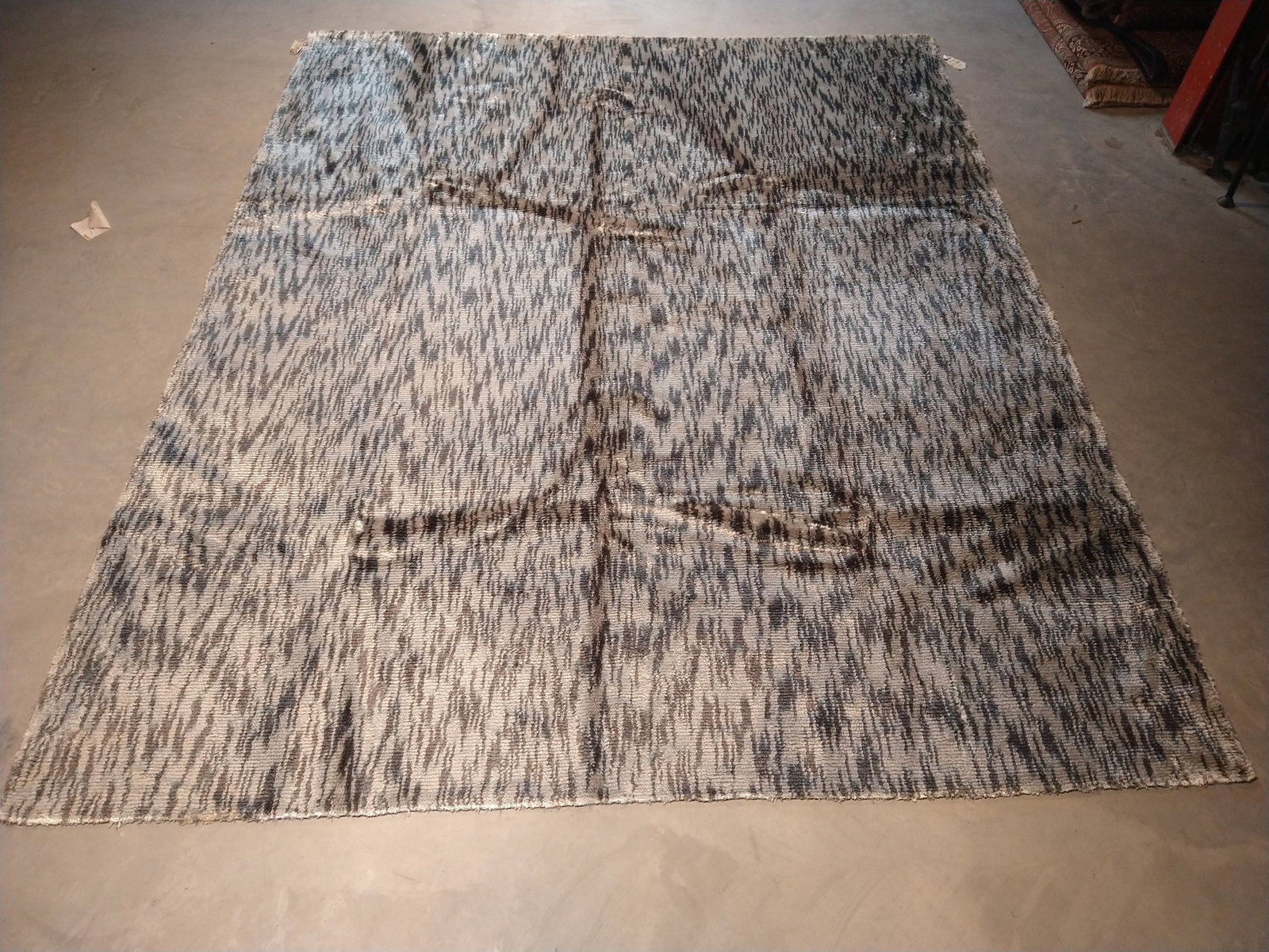 Luxurious 8 x 10 Olive Gray Bamboo Silk Hand-knotted Area Rug: Luxurious 8 x 10 Olive Gray Bamboo Silk Hand-knotted Area Rug Free continental US Shipping Elevate your space with the luxurious 8 x 10 Olive Gray Bamboo Silk Hand-knotted Rug, a perfect blend of eleg