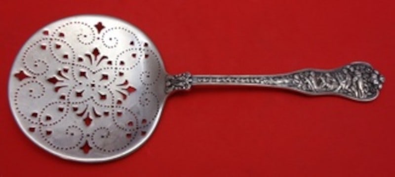 Tiffany Co Olympian Sterling Silver Tomato Server 7 3/4 Old Pierced: Tiffany Co Olympian Sterling Silver Tomato Server 7 3/4 Old Pierced Tiffany & Co. Olympian sterling silver tomato server with old piercing and a 7 3/4 inch length. It is not monogrammed and is in exce