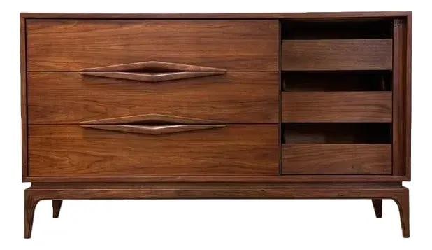 1960s Mid Century Walnut Dresser with Sculpted Drawer Pulls: 1960s Mid Century Walnut Dresser with Sculpted Drawer Pulls Discover this stunning mid-century modern dresser, expertly refinished to bring out the rich beauty of walnut wood. Featuring six dovetail d