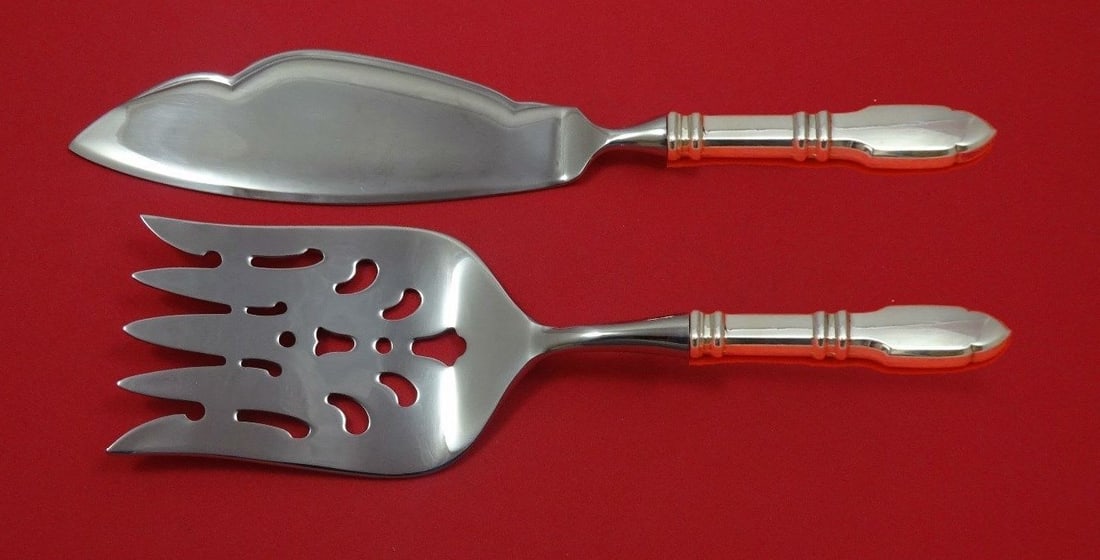 Graff W and D Robert Bruce Sterling Silver Fish Serving Set 2 Piece: Graff W and D Robert Bruce Sterling Silver Fish Serving Set 2 Piece Elevate your dining experience with this exquisite 2-piece Fish Serving Set by Graff W and D. Crafted from high-quality sterling sil