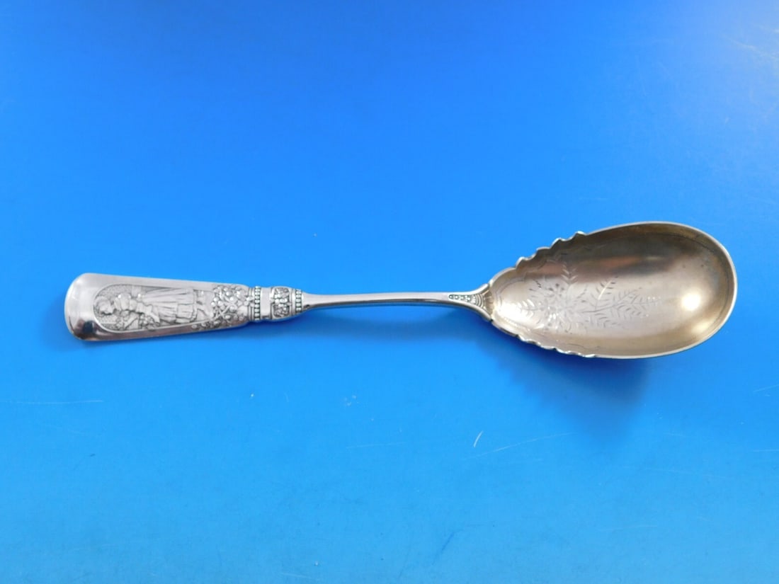 Gorham Fontainebleau Sterling Silver 7" Bright-Cut Preserve Spoon: Gorham Fontainebleau Sterling Silver 7" Bright-Cut Preserve Spoon This exquisite serving spoon from Gorham features the elegant Fontainebleau pattern, crafted from high-quality sterling silver. Measur