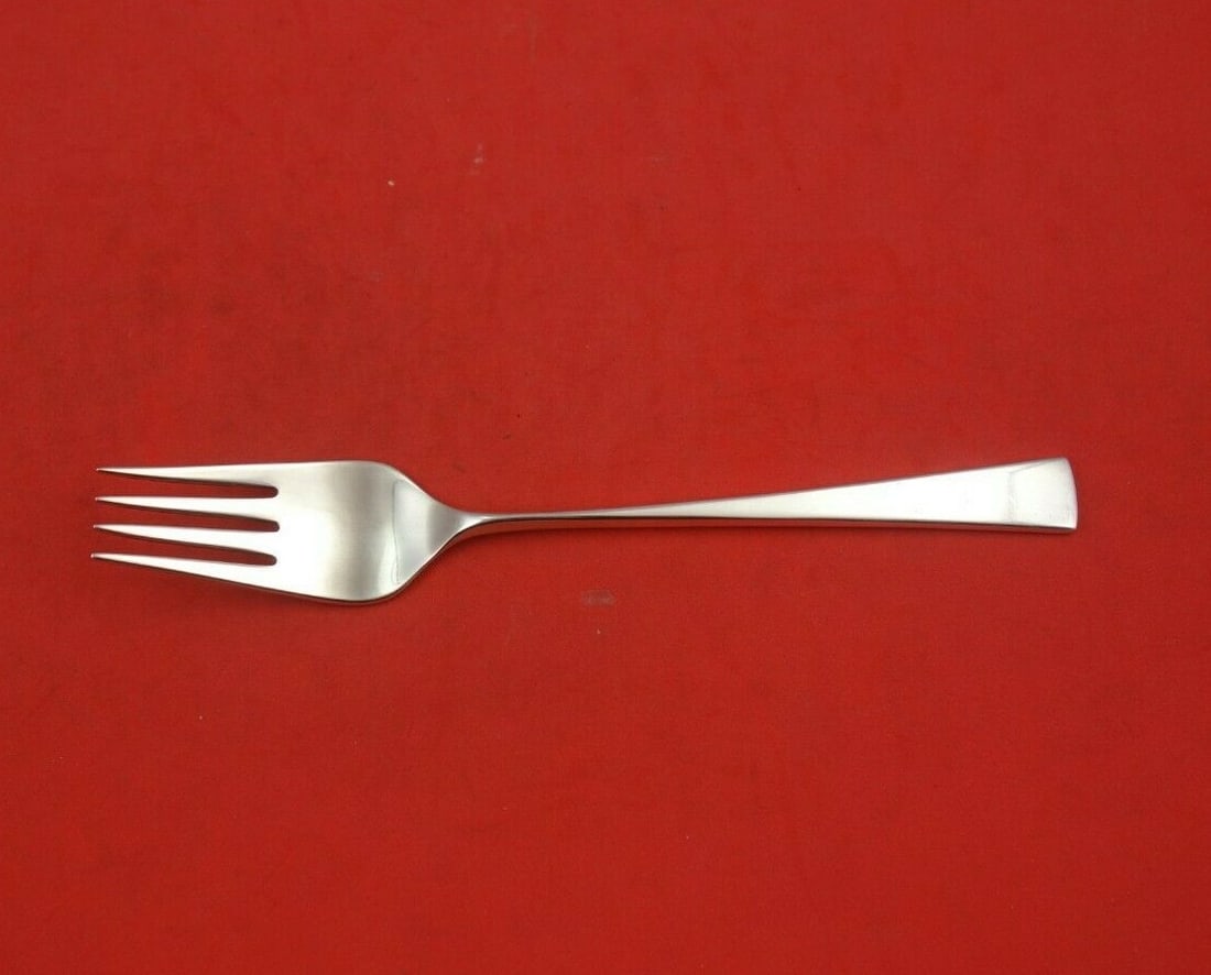 Reed and Barton Dimension Sterling Silver Junior Fork 6.25": Reed and Barton Dimension Sterling Silver Junior Fork 6.25" This exquisite junior fork from Reed and Barton is crafted from high-quality sterling silver, featuring the elegant Dimension pattern. Measu