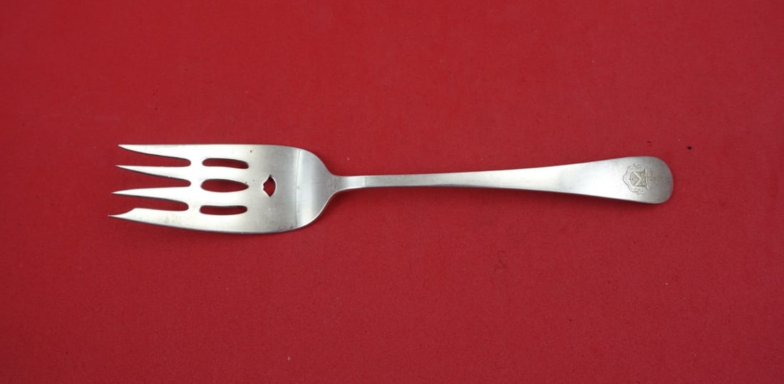Sterling Silver Serving Fork Covington Hammered Pattern by Gorham 6 Inch: Sterling Silver Serving Fork Covington Hammered Pattern by Gorham 6 Inch This is a sterling silver pastry fork with bar in the Covington Hammered pattern by Gorham. The fork measures 6 inches in lengt