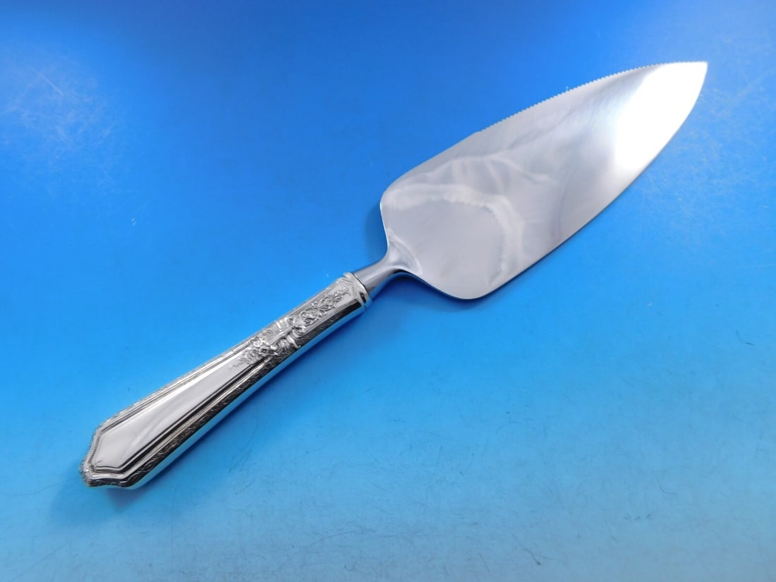 Towle D'Orleans Sterling Silver Cake Server Custom Made 10.25 Inch: Towle D'Orleans Sterling Silver Cake Server Custom Made 10.25 Inch Presenting a custom-made cake/pie server from the renowned D'Orleans pattern by Towle. This exquisite serving piece features a hollow