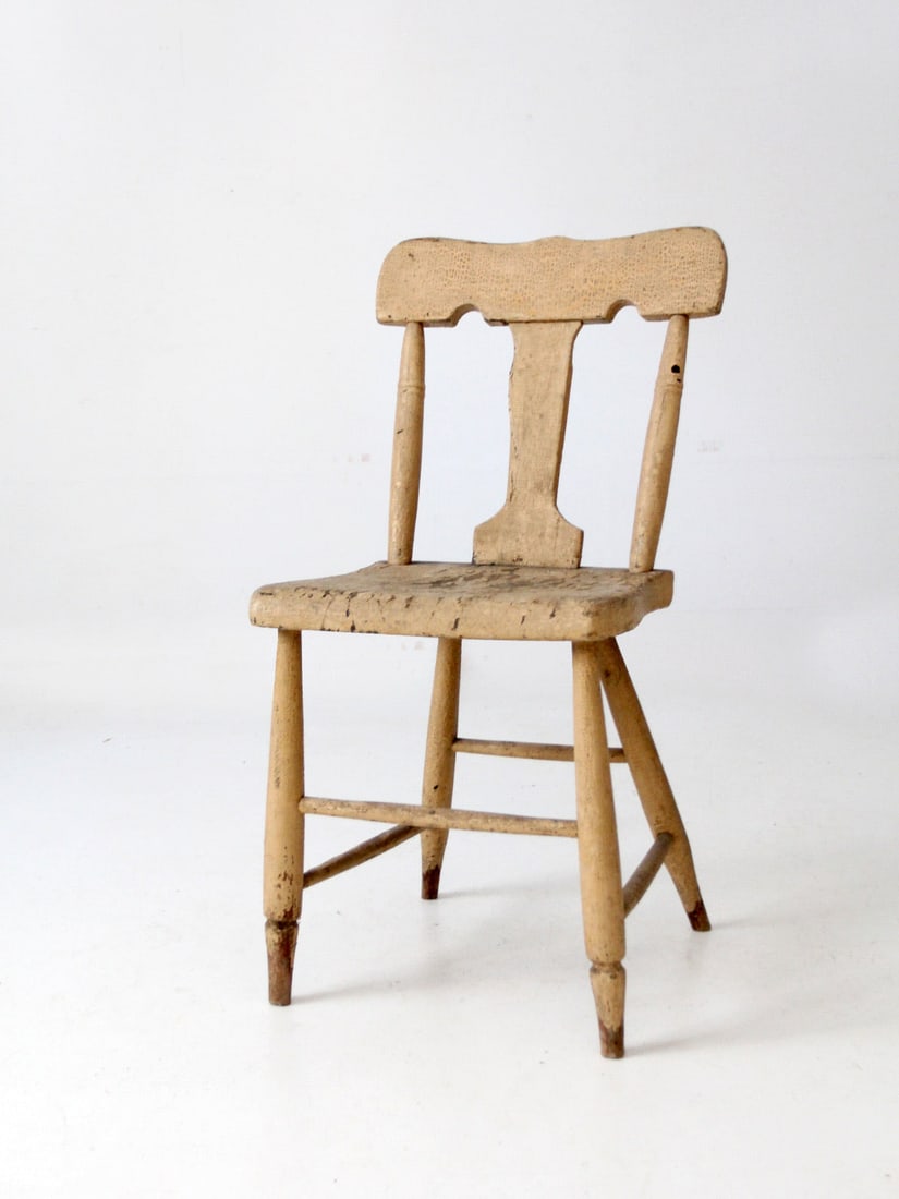 Antique Wooden Fiddleback Dining Chair with Rustic Cream Finish: Antique Wooden Fiddleback Dining Chair with Rustic Cream Finish This antique wooden dining chair showcases a charming rustic design with a fiddle back and decorative yolk top rail. The chair features 