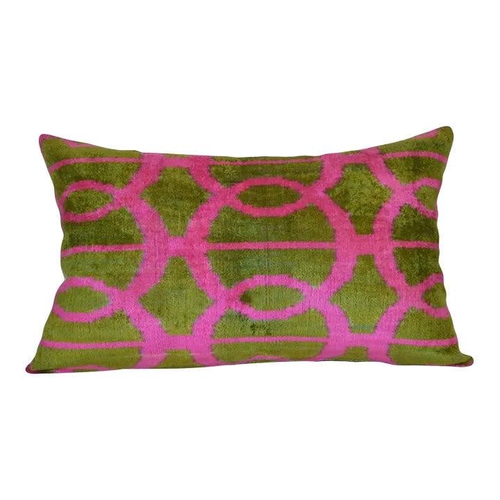 Green Uzbek Ikat Velvet Pillow with Linen Backing: Green Uzbek Ikat Velvet Pillow with Linen Backing This hand-made pillow cushion features a luxurious silk Uzbek Ikat velvet front, complemented by a natural linen backing and a hidden zipper for a ref