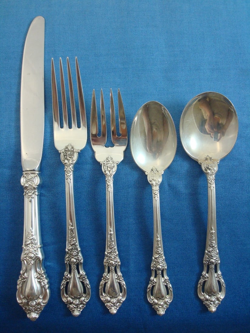 Lunt Eloquence sterling silver 63 piece flatware service for 12 (1 of 8)