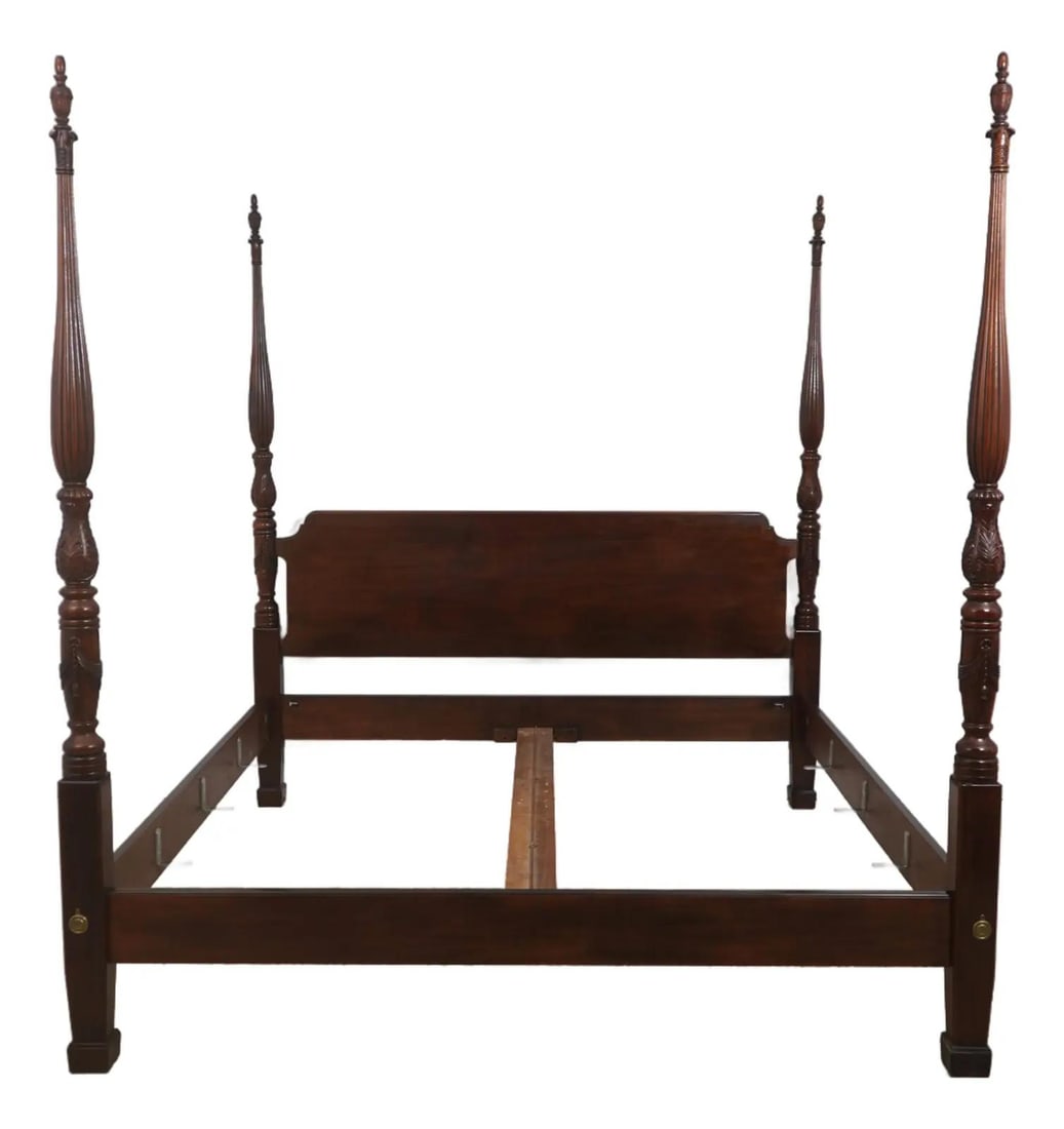 Georgian Style Mahogany Poster Bed by Henredon 80.5w x 87.5d x 87h: Georgian Style Mahogany Poster Bed by Henredon 80.5w x 87.5d x 87h Georgian style king size poster bed in mahogany with fine carved details and high quality construction. The bed is approximately 30 y