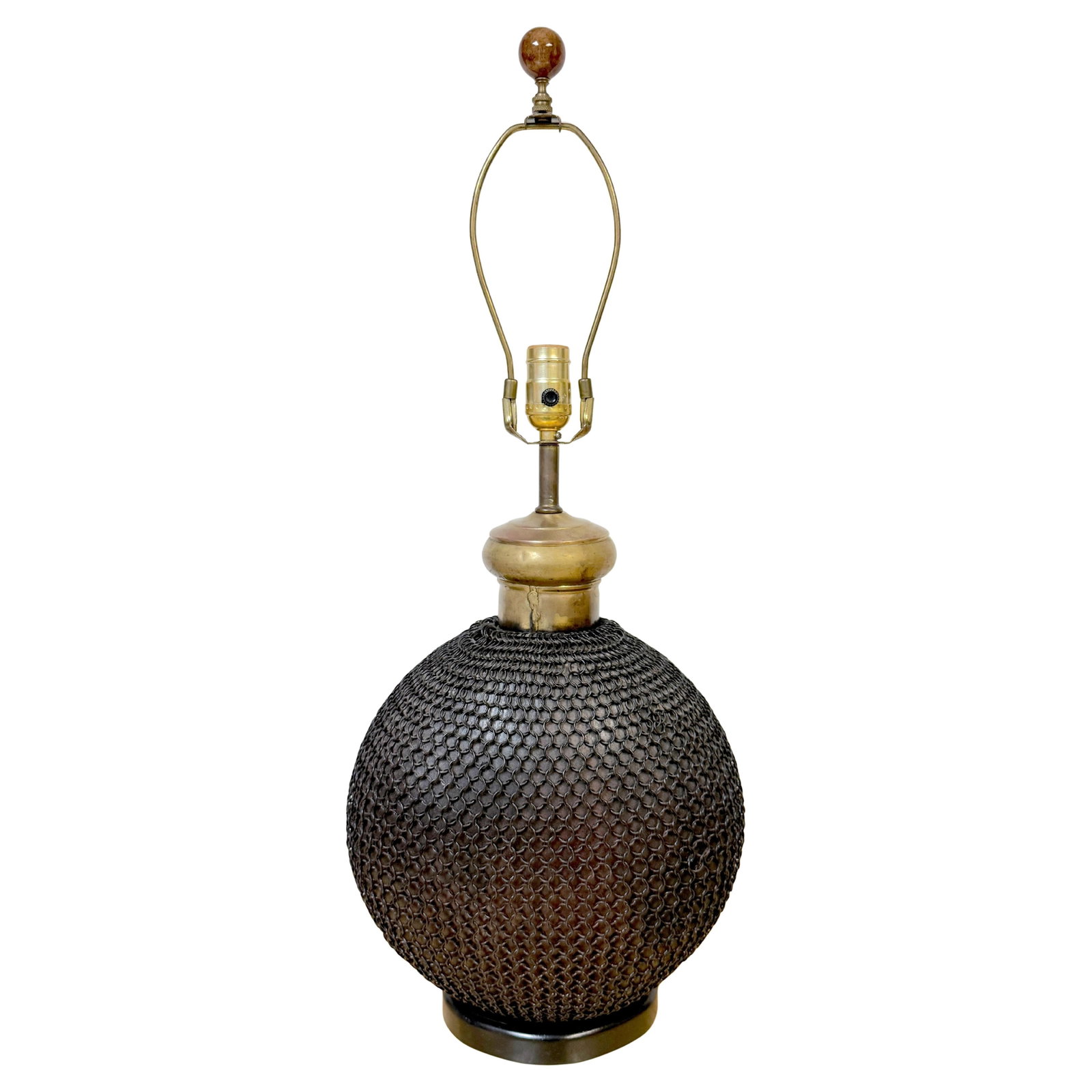 1960s French Brass Metal Chain Mail Orb Lamp Mid-Century Design: 1960s French Brass Metal Chain Mail Orb Lamp Mid-Century Design This striking 1960s French Brass & Metal Chain Mail Rounded Orb Lamp showcases the innovative spirit of mid-century design. Standing at 