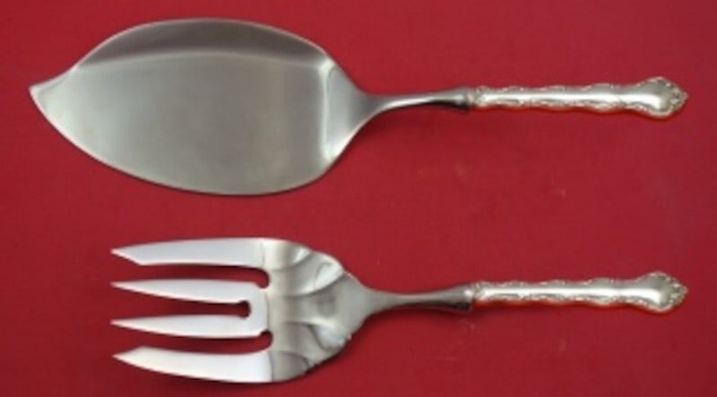 Reed and Barton Tara Sterling Silver Fish Serving Set 2pc Custom Made: Reed and Barton Tara Sterling Silver Fish Serving Set 2pc Custom Made Enhance your dining experience with this exquisite 2-piece Salmon Serving Set from the renowned Tara pattern by Reed & Barton. Cra