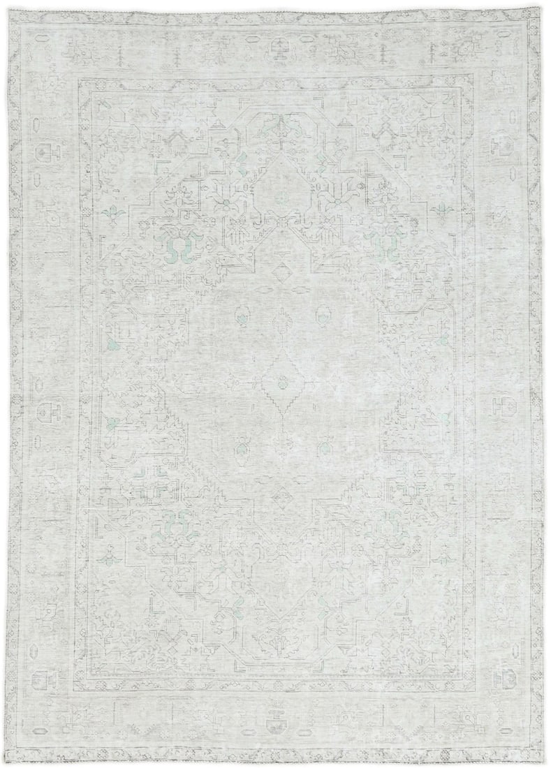Vintage Hand-Knotted Wool Area Rug Floral Pattern 6'3 x 9'0: Vintage Hand-Knotted Wool Area Rug Floral Pattern 6'3 x 9'0 This hand-knotted antique Oriental rug features a classic muted floral pattern with a distressed vintage look. Crafted from wool, it showcas