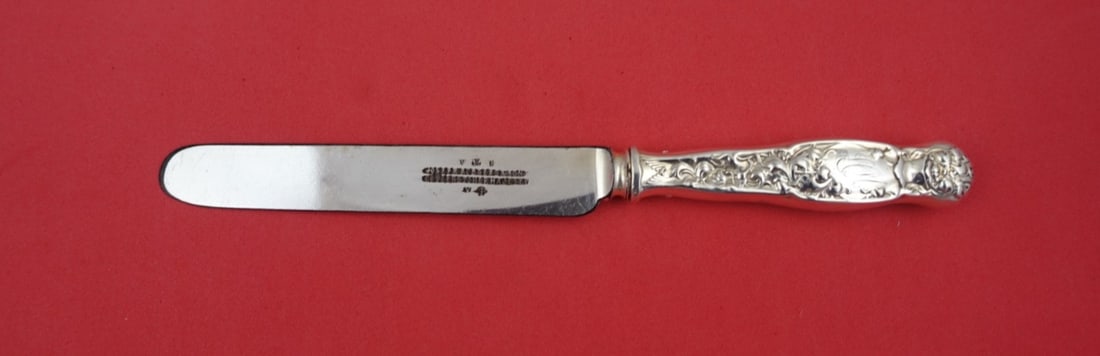 Whiting Heraldic Sterling Silver Regular Knife Blunt Blade 8.5": Whiting Heraldic Sterling Silver Regular Knife Blunt Blade 8.5" This stunning sterling silver knife is part of the Heraldic pattern by Whiting, crafted between 1850 and 1899. Featuring a blunt silver-