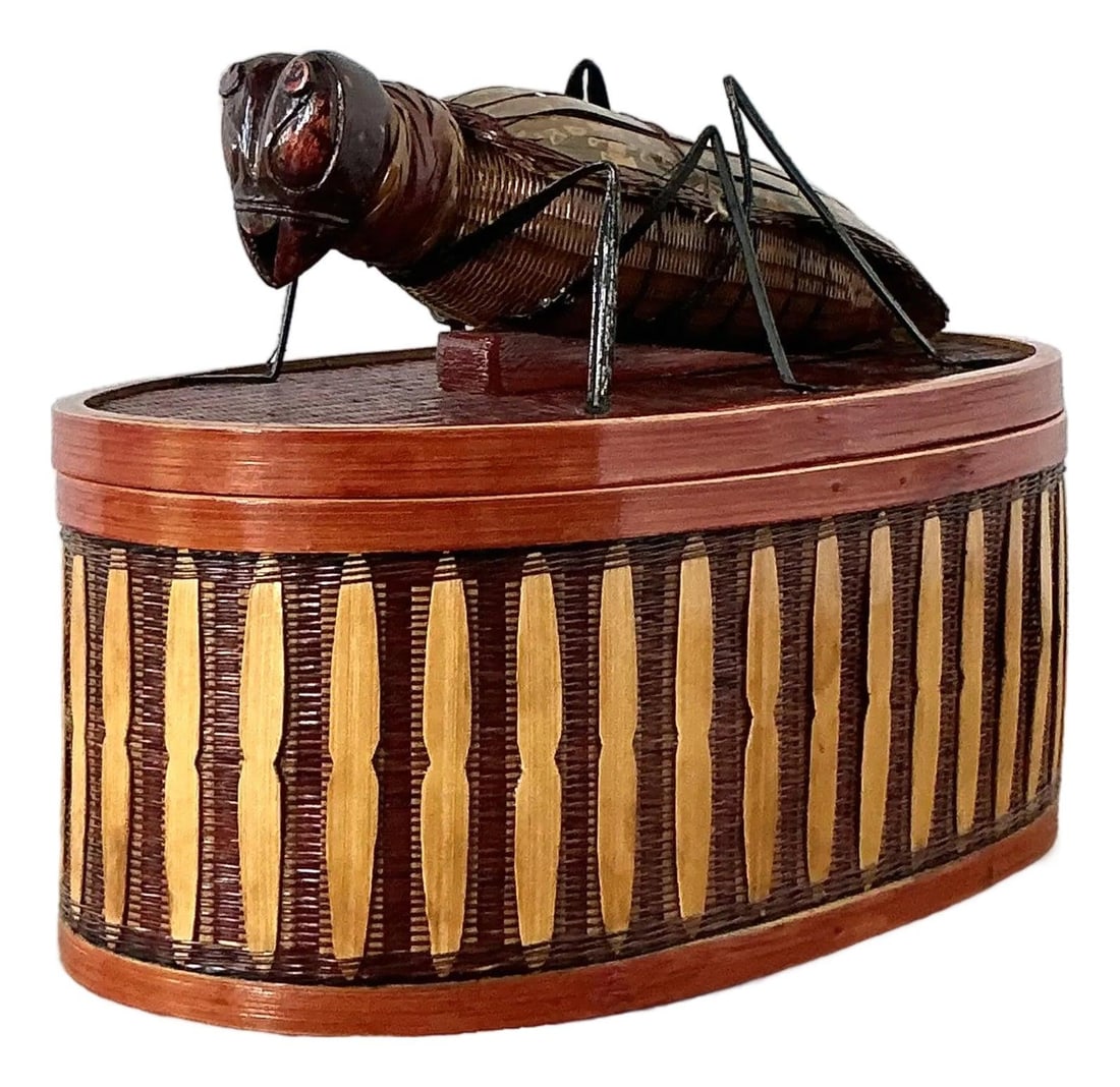 Oval Bamboo and Rattan Box with Cricket Lid Shanghai Weave Style: Oval Bamboo and Rattan Box with Cricket Lid Shanghai Weave Style This vintage Shanghai Weave box is handcrafted from bamboo, rattan, and wicker, featuring an oval shape with an intricately woven desig