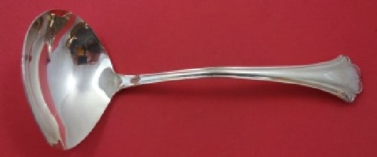 Reed and Barton English Chippendale Sterling Silver Gravy Ladle 6 3/4: Reed and Barton English Chippendale Sterling Silver Gravy Ladle 6 3/4 This exquisite gravy ladle is crafted from sterling silver and features the elegant English Chippendale pattern by Reed and