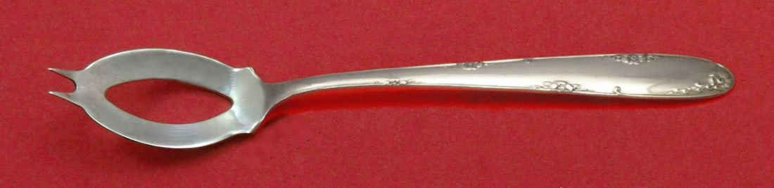 Towle Madeira Sterling Silver Olive Spoon Custom Made 5 3/8": Towle Madeira Sterling Silver Olive Spoon Custom Made 5 3/8" This elegant Madeira pattern olive spoon by Towle is crafted from sterling silver and measures 5 3/8" in length. Custom made and featuring 
