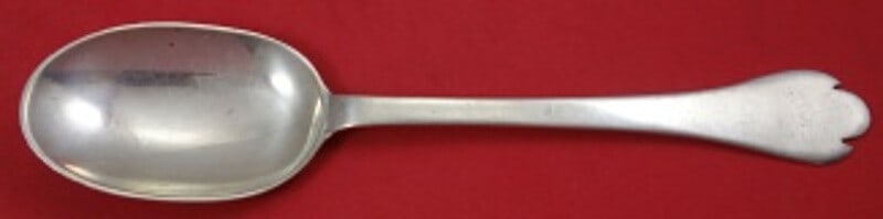 Stieff Sterling Silver Serving Spoon Queen Anne-Williamsburg Notch Handle: Stieff Sterling Silver Serving Spoon Queen Anne-Williamsburg Notch Handle This elegant serving spoon features the timeless Queen Anne-Williamsburg pattern by Stieff, crafted from high-quality sterling