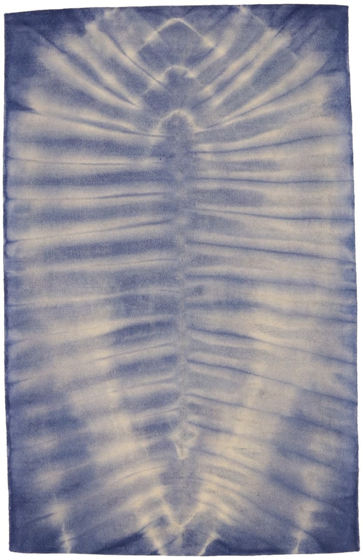 5x8 Modern Wool Hand-Tufted Rug with Purple and Navy Tie-Dye Pattern: 5x8 Modern Wool Hand-Tufted Rug with Purple and Navy Tie-Dye Pattern This hand-tufted modern rug features a striking purple and navy tie-dye geometric design, ideal for adding a contemporary accent to