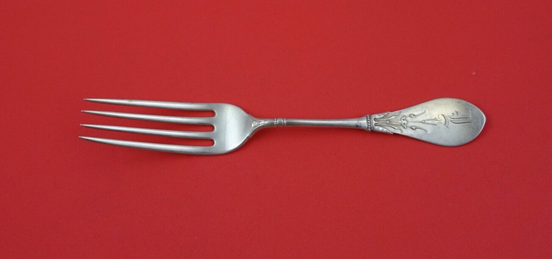 Gorham New Tipt Sterling Silver Dinner Fork 7 1/4 Inch: Gorham New Tipt Sterling Silver Dinner Fork 7 1/4 Inch Discover a classic 7 1/4" dinner fork from the renowned New Tipt pattern by Gorham, crafted from high-quality sterling silver. This exquisite pie