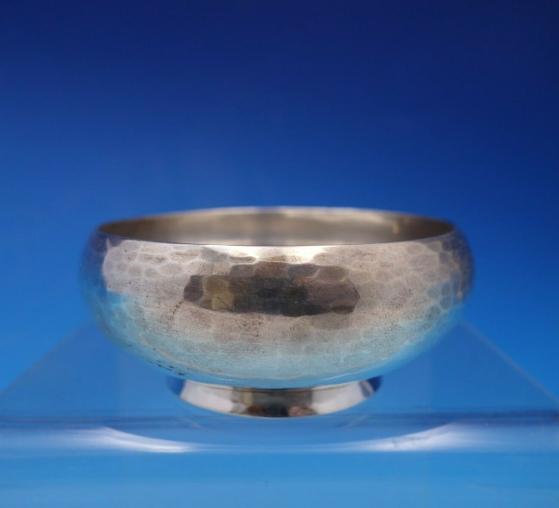 Kalo Handwrought Sterling Silver Salt Dip 1 1/4" Tall: Kalo Handwrought Sterling Silver Salt Dip 1 1/4" Tall This exquisite Kalo Sterling Silver Salt Dip is a stunning example of handwrought craftsmanship. Standing at 1 1/4 inches tall with a diameter of 