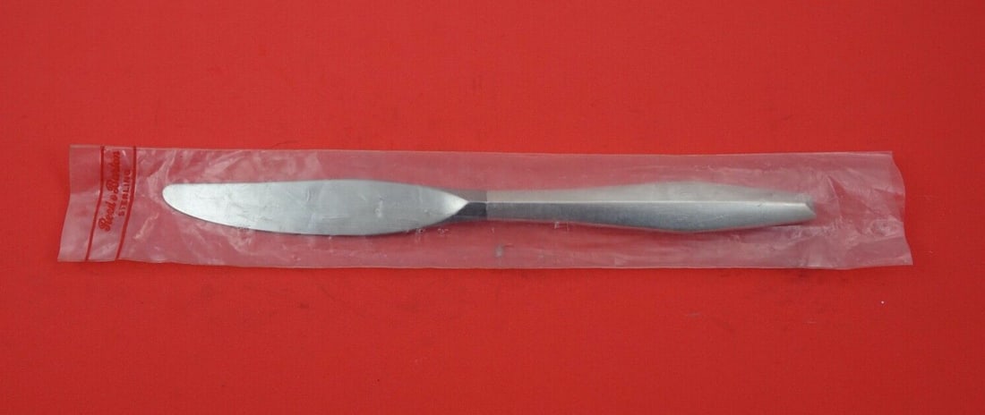 Reed and Barton Diamond 9 Inch Sterling Silver Knife: Reed and Barton Diamond 9 Inch Sterling Silver Knife This 9" regular knife from the Diamond pattern by Reed & Barton is crafted from high-quality sterling silver, featuring a hollow handle and a stain