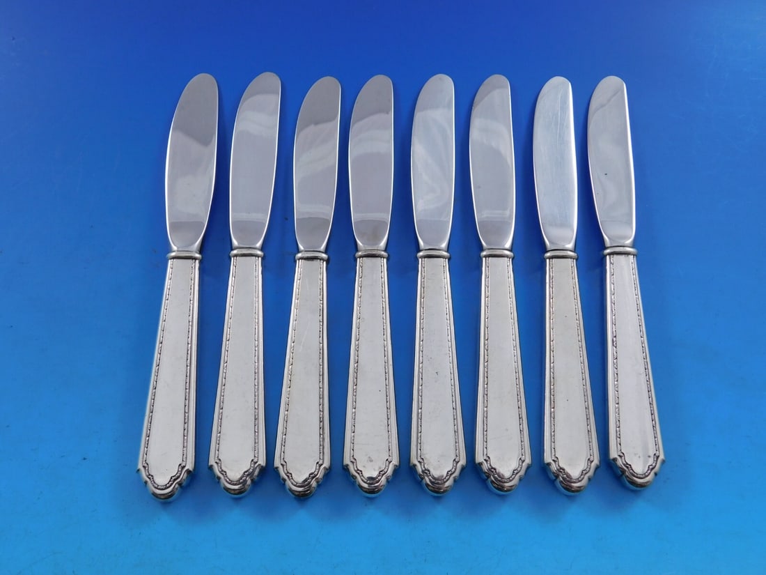 Lunt William and Mary Sterling Silver Butter Spreader Set of 8 Modern Blades: Lunt William and Mary Sterling Silver Butter Spreader Set of 8 Modern Blades Enhance your dining experience with this elegant set of 8 butter spreaders from the William & Mary pattern by Lunt. Crafted