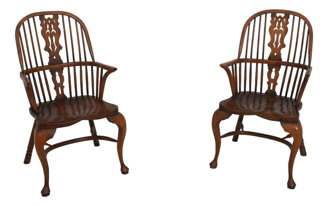 Set of 2 Windsor Style Maple Armchairs with Oak or Ash Frames: Set of 2 Windsor Style Maple Armchairs with Oak or Ash Frames This pair of English Country Windsor style armchairs features high quality construction with solid oak or ash and maple legs. The chairs a