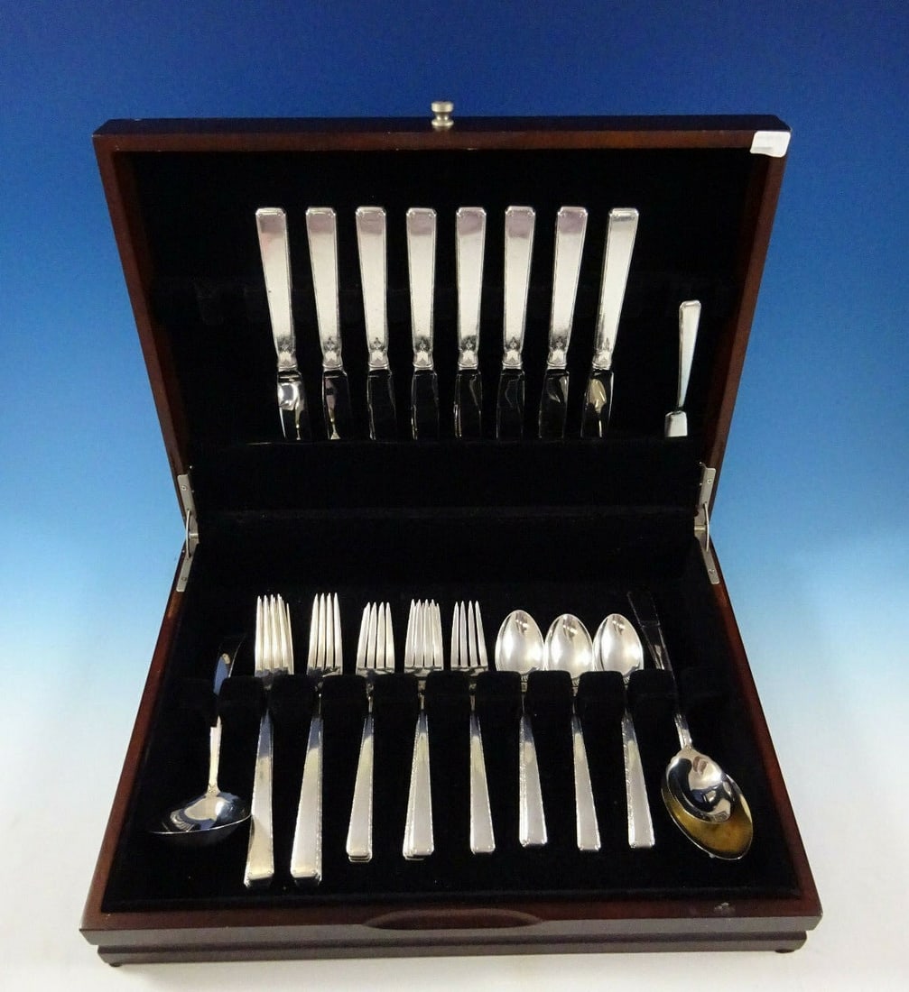 Towle Old Lace Sterling Silver Flatware Set 36 Pieces for 8: Towle Old Lace Sterling Silver Flatware Set 36 Pieces for 8 Enhance your dining experience with this exquisite Old Lace Sterling Silver Flatware Set by Towle, designed for a service of 8. This 36-piec
