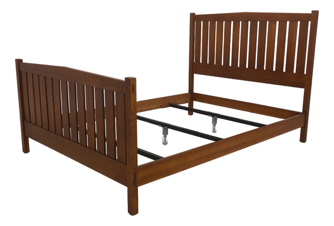 Mission Style Oak Queen Bed High Quality Construction Circa 2005 (1 of 10)