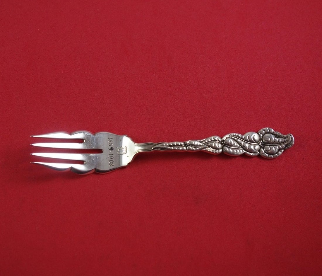 Tiffany and Co Ailanthus Sterling Silver Salad Fork 1883-1908 Wavy Tines: Tiffany and Co Ailanthus Sterling Silver Salad Fork 1883-1908 Wavy Tines This elegant salad fork is part of the Ailanthus pattern by Tiffany and Co., crafted from high-quality sterling silver. Featuri