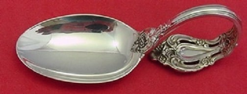 Lunt Eloquence Sterling Silver Baby Spoon Bent Handle 3.5 Inch: Lunt Eloquence Sterling Silver Baby Spoon Bent Handle 3.5 Inch This exquisite baby spoon, crafted by Lunt, showcases the timeless Eloquence pattern. Made from high-quality sterling silver, it features