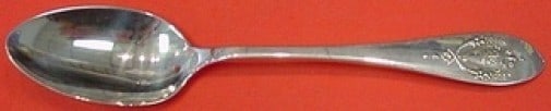 Lunt Sterling Silver Mount Vernon Place Soup Spoon 7.25 Inch: Lunt Sterling Silver Mount Vernon Place Soup Spoon 7.25 Inch This elegant Mount Vernon place soup spoon by Lunt is crafted from high-quality sterling silver. Measuring 7 1/4 inches, it showcases the c