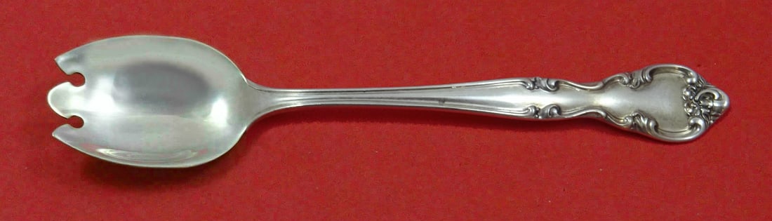 Custom Made Sterling Dessert Fork Easterling American Classic 5 7/8": Custom Made Sterling Dessert Fork Easterling American Classic 5 7/8" Sterling silver dessert fork in the American Classic pattern by Easterling. Custom made and measuring 5 7/8 inches, this pre-owned 