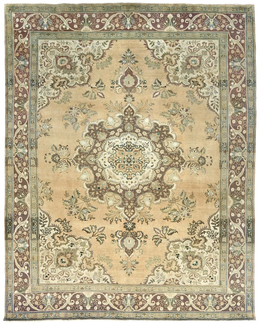 Vintage Hand-Knotted Oriental Rug Light Peach Floral 9'9 x 12'5 Wool: Vintage Hand-Knotted Oriental Rug Light Peach Floral 9'9 x 12'5 Wool Enhance your living space with this Distressed Vintage Oriental Rug featuring a light peach floral design. Measuring 9'9" x 12'5", 