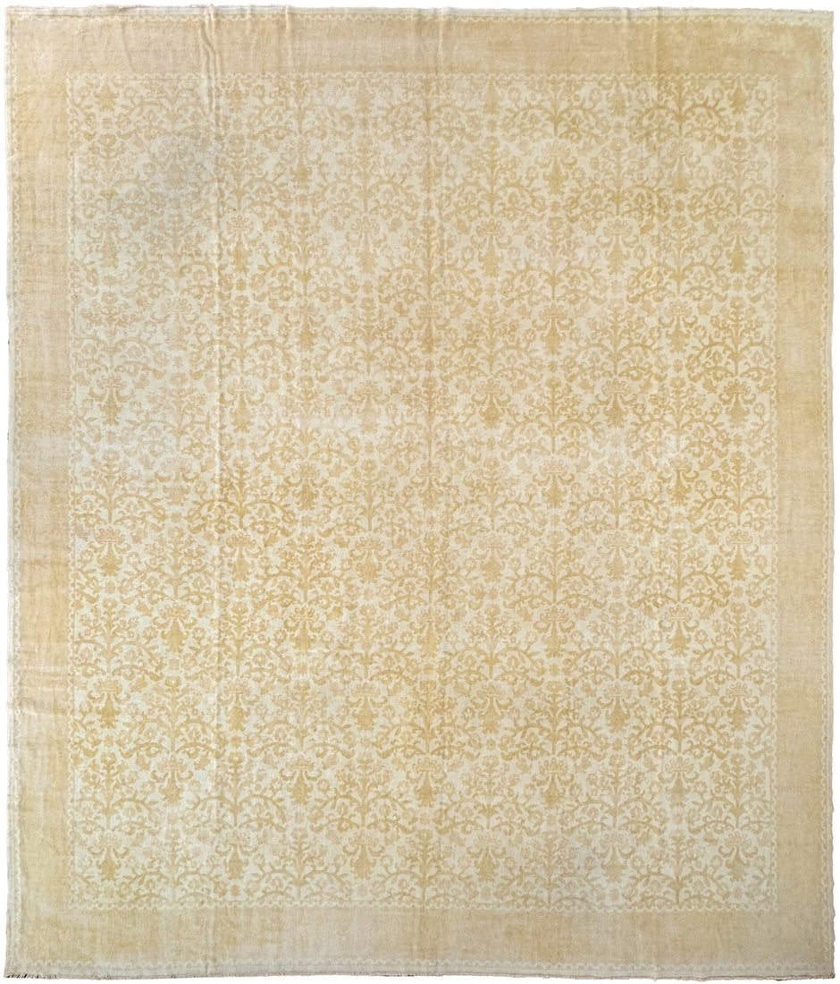 399cm x 465cm Spanish Cuenca Wool Rug Beige Oushak Circa 1910: 399cm x 465cm Spanish Cuenca Wool Rug Beige Oushak Circa 1910 This is an original antique Spanish Cuenca rug in an Oushak style, featuring a subtle floral pattern and a tone-on-tone beige palette. It 