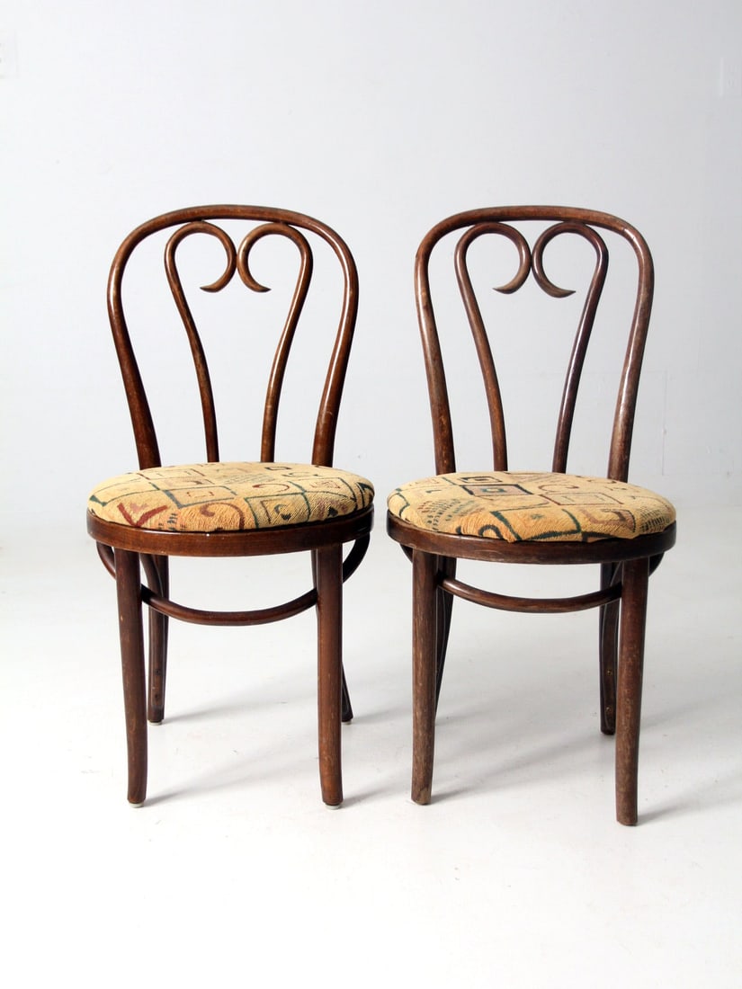 Pair of Mid-Century Shafer Bentwood Chairs with Upholstered Seats: Pair of Mid-Century Shafer Bentwood Chairs with Upholstered Seats Discover this stylish pair of late mid-century bentwood chairs, ideal for adding a touch of classic cafe charm to any space. These cha