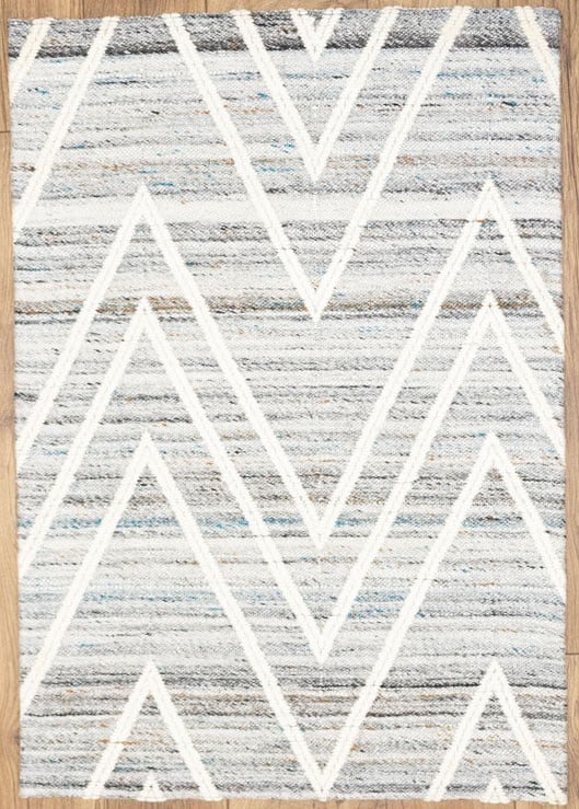 Modern Wool Area Rug with Geometric Pattern 2x3 Ft Hand-Tufted: Modern Wool Area Rug with Geometric Pattern 2x3 Ft Hand-Tufted This is a hand-tufted multicolored geometric area rug with a modern design, crafted from wool. Measuring 2 feet by 3 feet, it features a 