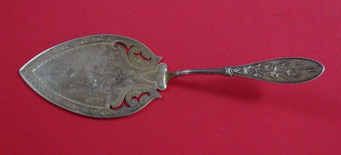 Honeysuckle by Whiting Sterling Silver Pie Server 9 1/4 Inch: Honeysuckle by Whiting Sterling Silver Pie Server 9 1/4 Inch Indulge in the elegance of the Honeysuckle Pie Server by Whiting, crafted from high-quality sterling silver. This exquisite piece features 