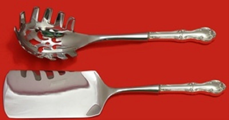 International Sterling Silver Joan of Arc 2pc Italian Serving Set: International Sterling Silver Joan of Arc 2pc Italian Serving Set This exquisite 2-piece Italian Serving Set, crafted by International Silver in the iconic Joan of Arc pattern, showcases a perfect ble