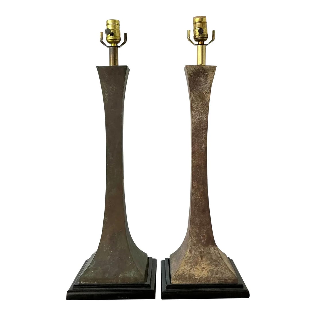 Pair of Stewart Ross James Verdigris Bronze Mid-Century Table Lamps: Pair of Stewart Ross James Verdigris Bronze Mid-Century Table Lamps This pair of vintage table lamps, designed by Stewart Ross James, showcases a fusion of mid-century modern and Brutalist design. Eac