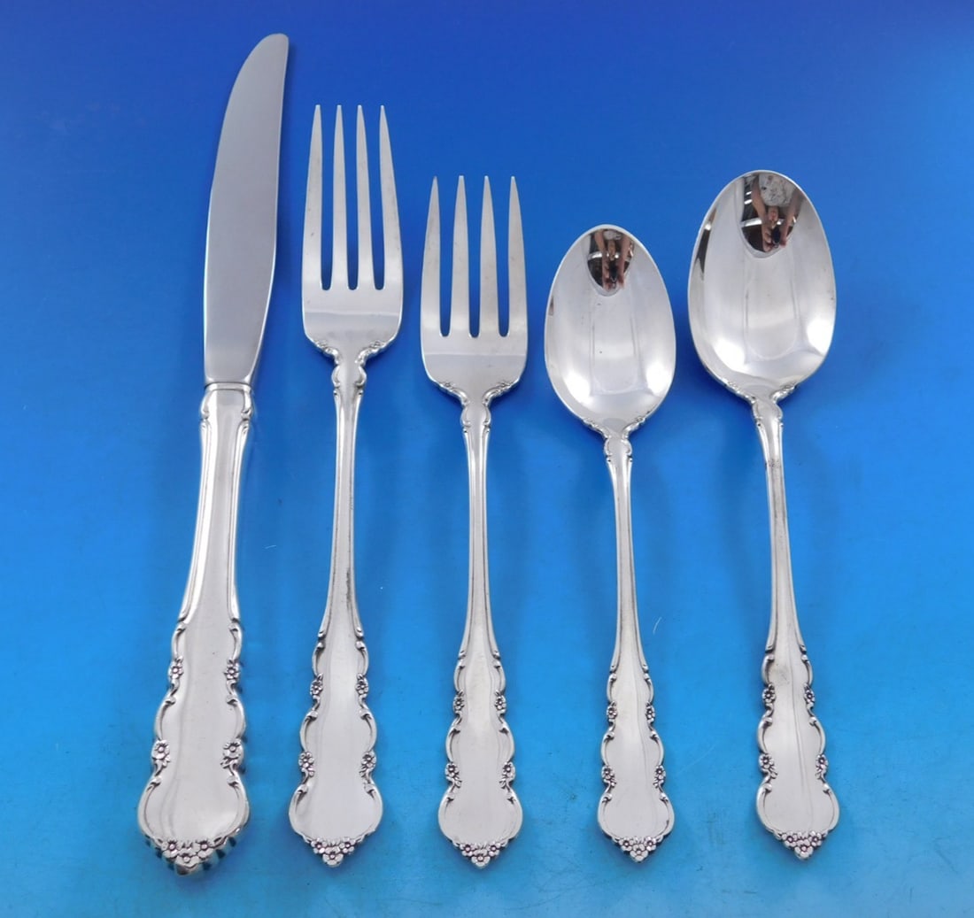43 Piece Sterling Flatware Service for 8 Oneida Martinique: 43 Piece Sterling Flatware Service for 8 Oneida Martinique Sterling silver flatware set in the Martinique pattern by Oneida, dating to circa 1967. This 43-piece service for 8 includes knives, forks, s