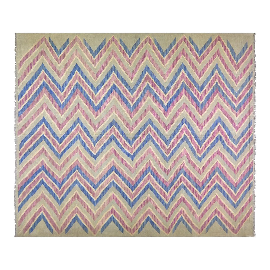Afghan Wool Kilim Flatweave Rug in Mauve 6'10 x 8': Afghan Wool Kilim Flatweave Rug in Mauve 6'10 x 8' This Afghan flatweave kilim rug is crafted from wool using traditional rug-making techniques, offering a blend of timeless craftsmanship and modern d