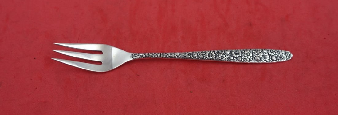 Towle Novantique Sterling Silver Cocktail Fork 5 5/8": Towle Novantique Sterling Silver Cocktail Fork 5 5/8" This exquisite cocktail fork from the Novantique pattern by Towle is crafted from high-quality sterling silver, measuring 5 5/8 inches in length. 