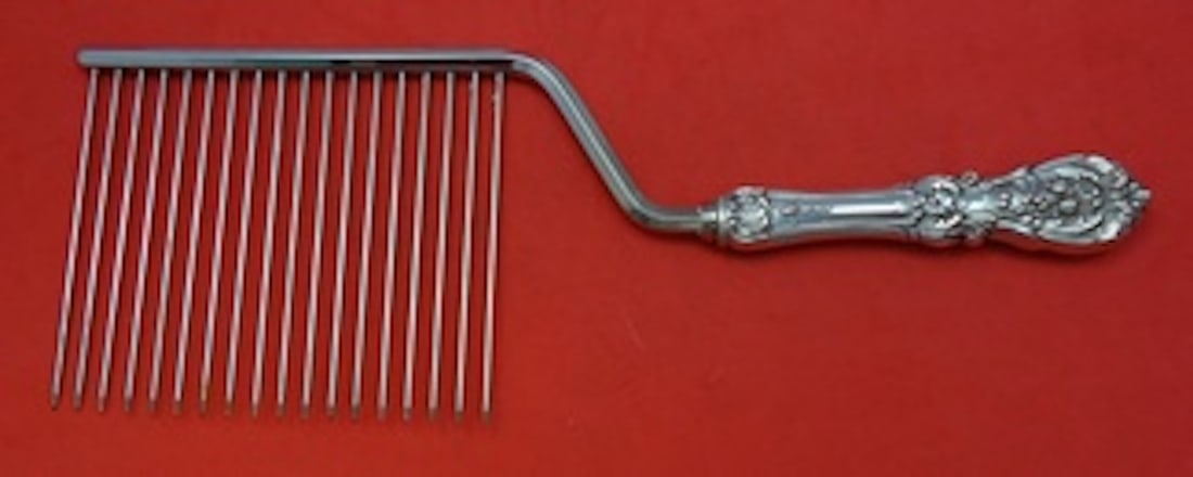 Reed and Barton Francis I Sterling Silver Cake Breaker 10 3/4": Reed and Barton Francis I Sterling Silver Cake Breaker 10 3/4" This exquisite cake breaker from the Francis I pattern, crafted by Reed and Barton, showcases timeless elegance. Made from sterling silve