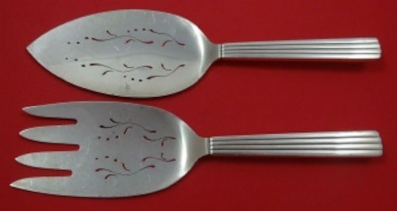 Georg Jensen Bernadotte Sterling Silver Fish Serving Set 2pc: Georg Jensen Bernadotte Sterling Silver Fish Serving Set 2pc Discover the elegance of the Bernadotte fish serving set by Georg Jensen, crafted from high-quality sterling silver. This exquisite 2-piece