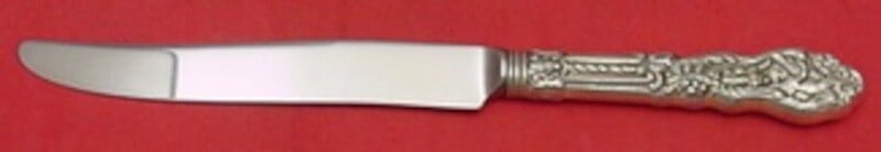 Gorham Versailles Sterling Silver Knife 9 Inch French Design: Gorham Versailles Sterling Silver Knife 9 Inch French Design Introducing the Versailles regular knife by Gorham, crafted from high-quality sterling silver. This exquisite piece features a classic Fren