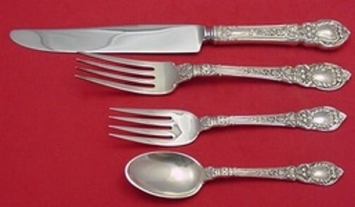 Lunt Charles II Vintage Sterling Silver 4-Piece Dinner Setting: Lunt Charles II Vintage Sterling Silver 4-Piece Dinner Setting This vintage 4-piece dinner size place setting from the Charles II pattern by Lunt is crafted from high-quality sterling silver. The set 