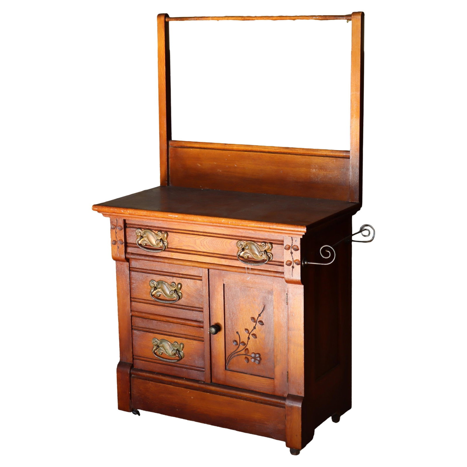 Walnut Chip Carved Commode with Towel Bar Early 20th Century Eastlake: Walnut Chip Carved Commode with Towel Bar Early 20th Century Eastlake This is an antique Eastlake commode from the early 20th century, crafted from walnut and featuring intricate foliate chip carving.